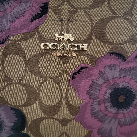 Authentic Coach bag💯! - Picture 2 of 7